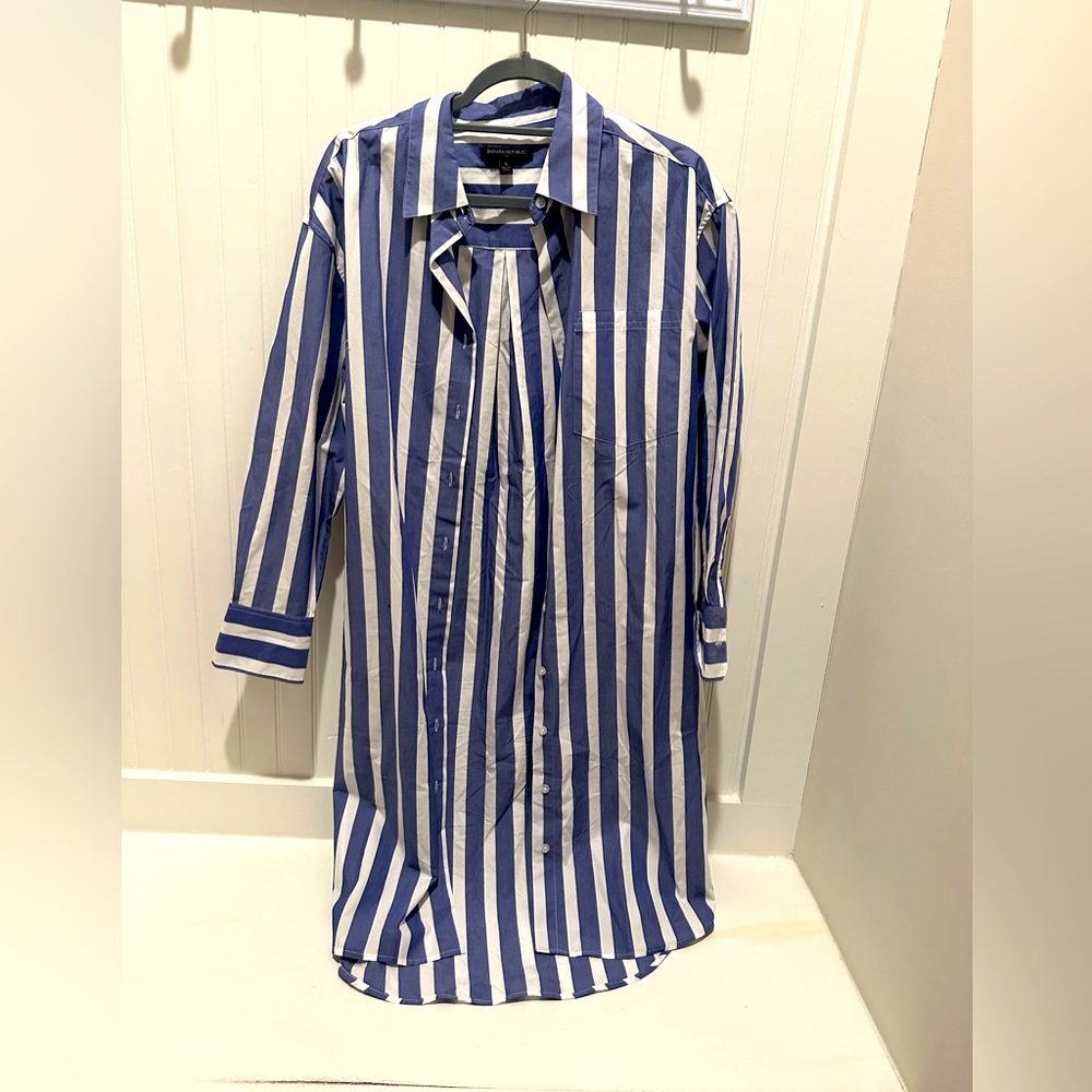 Banana Republic shirt dress size SMALL - oversized look. Great condition ..